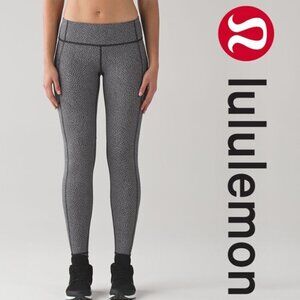 LULULEMON RARE Speed Tight V (Reflective) Frozen Fizz Reflective Black